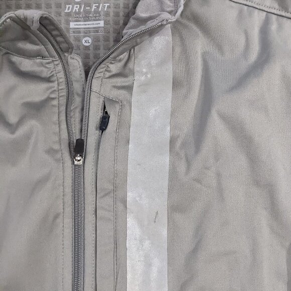 Nike Dri-Fit Reflective Running Vest - Picture 6 of 6